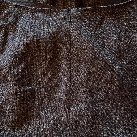 Elite tahari virgin wool skirt. - Picture 13 of 14